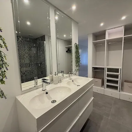 Lovely & Comfy I - Checkinhome 아파트 *