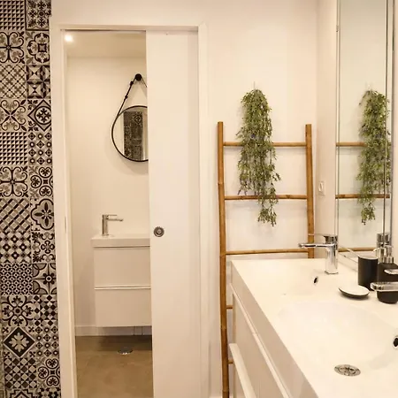 Lovely & Comfy I - Checkinhome 아파트
